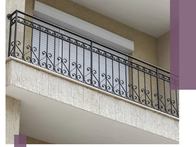 Балконные ограждения из металла и стекла в Алейске для домов